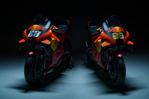 374215_KTM RC16_Brad Binder_33_Miguel Oliveira_88_Red Bull KTM Factory Racing_MotoGP_Team Presentation_2021